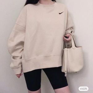 Nike essential crewneck - oatmeal
